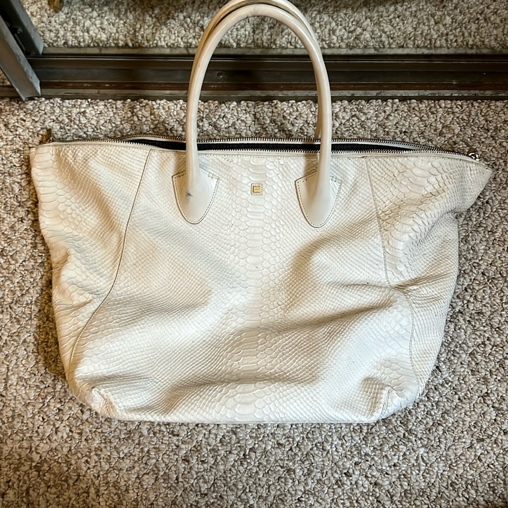 Pour La Victoire XL shoulder bag | white snakeskin